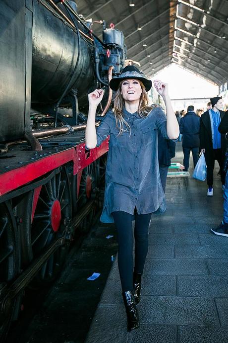 OUTFITS, capellier, ana capel, suncoo, militar, mercado de motores, museo de ferrocarril, legging etam, etam, bohochic, sombrero plumas bohochic, botines charol zara