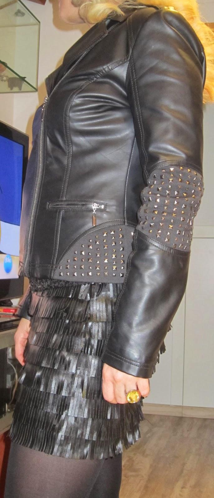 look chaqueta cuero tachas