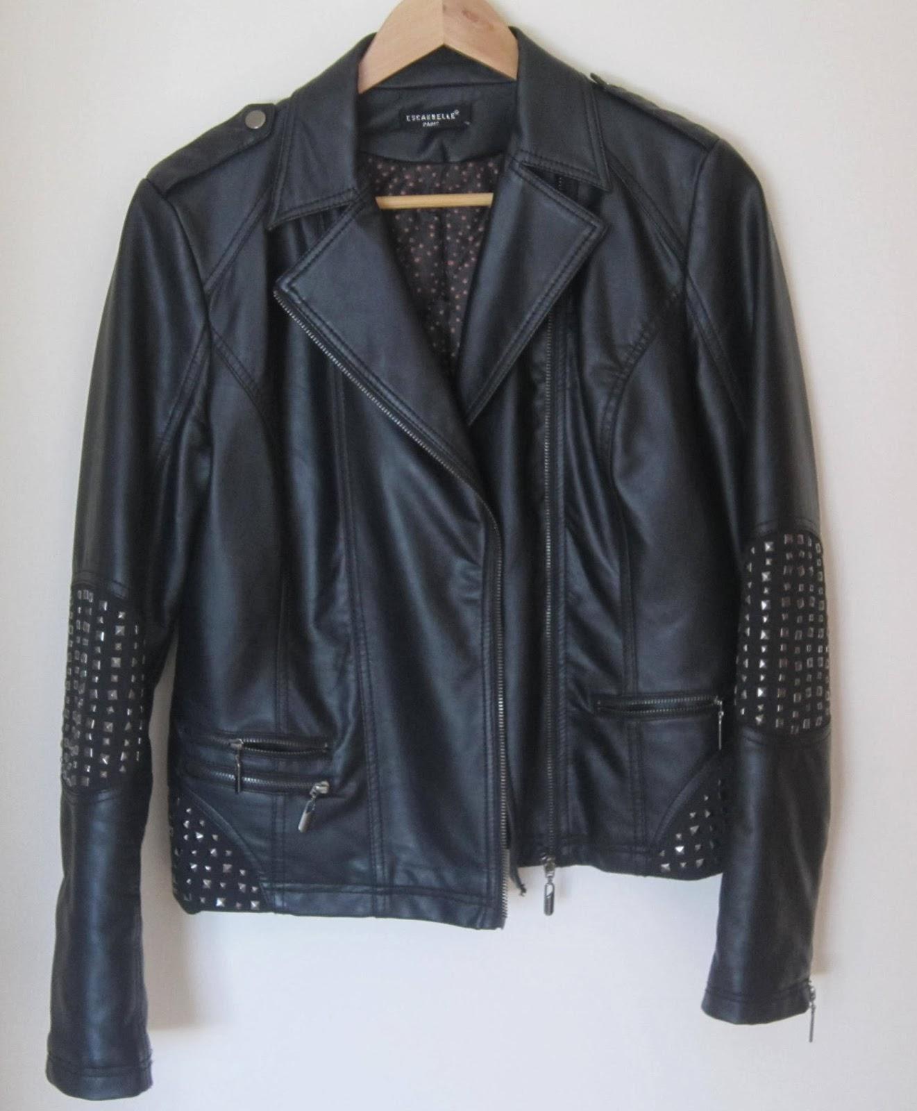 chaqueta negra tachas cuero