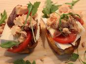 Tostadas queso Brie, bonito anchoas