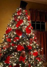 Lindos árboles de navidad en color rojo