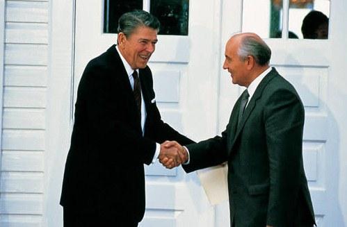 Gorbachov y Reagan, durante su encuentro en Reikiavik en 1986.