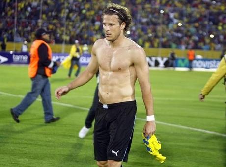 Los hombres uruguayos están muy bien. Es solo cuestión de mirar los abdominales de Forlan.