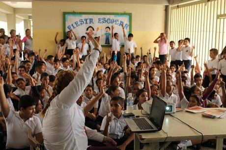 La educación es gratuita y laica.