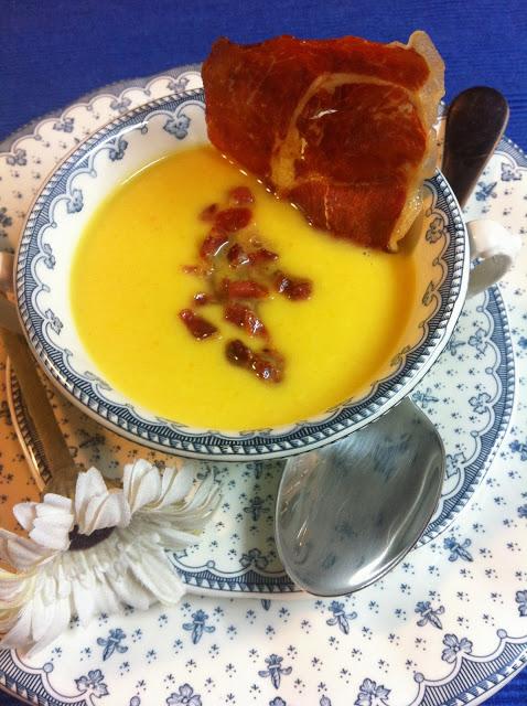 Crema De Calabacín, Puerro  Y Zanahoria Con Peineta De Serrano