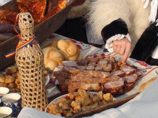 Croissants rellenos de mermelada de ciruelas y nuez rallada, Tradiciones navideñas en Rumanía