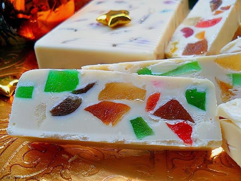 Turrón de chocolate blanco y fruta escarchada
