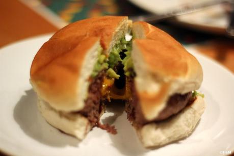 EVENTO: #burgersandvinos en Buns acompañados de muchos amigos.