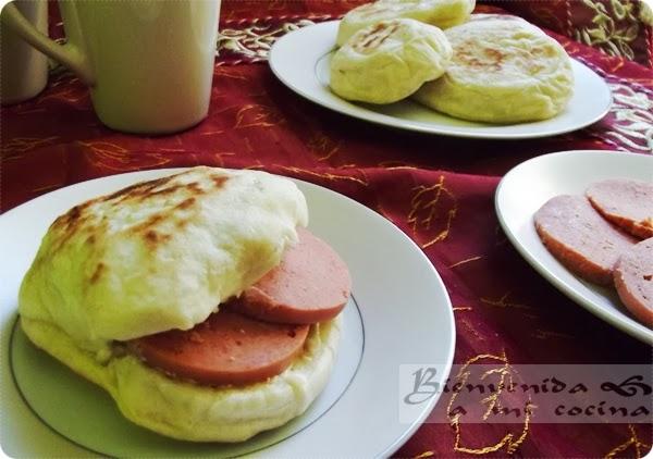 Batbouts, panecillos marroquíes hechos en sartén