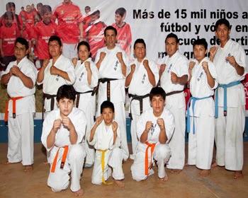 En Huaura: PRESIDENTE DEL GORE LIMA ENTRENO CON LOS ALUMNOS DE LA ESCUELA REGIONAL DE ARTES MARCIALES…