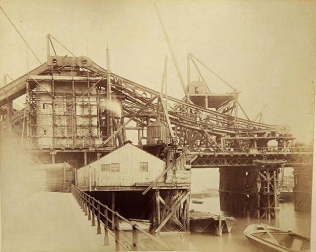 Fotografías de la construcción del Tower Bridge