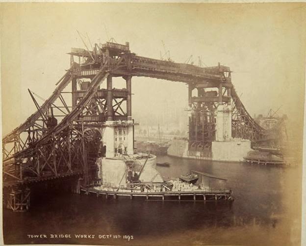 Fotografías de la construcción del Tower Bridge