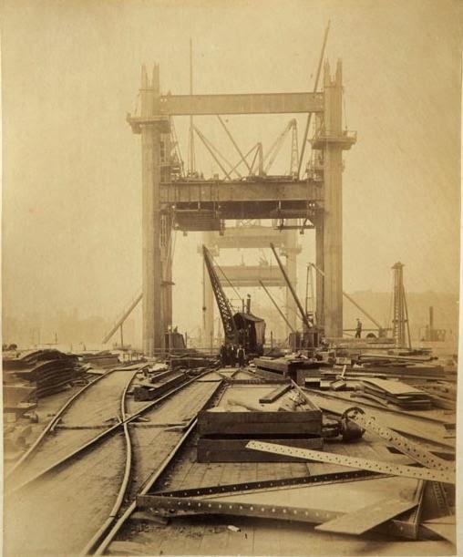 Fotografías de la construcción del Tower Bridge