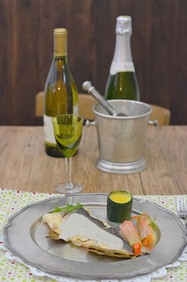 Lubina al horno con salsa de pimienta, crema de maíz y verduras al vapor