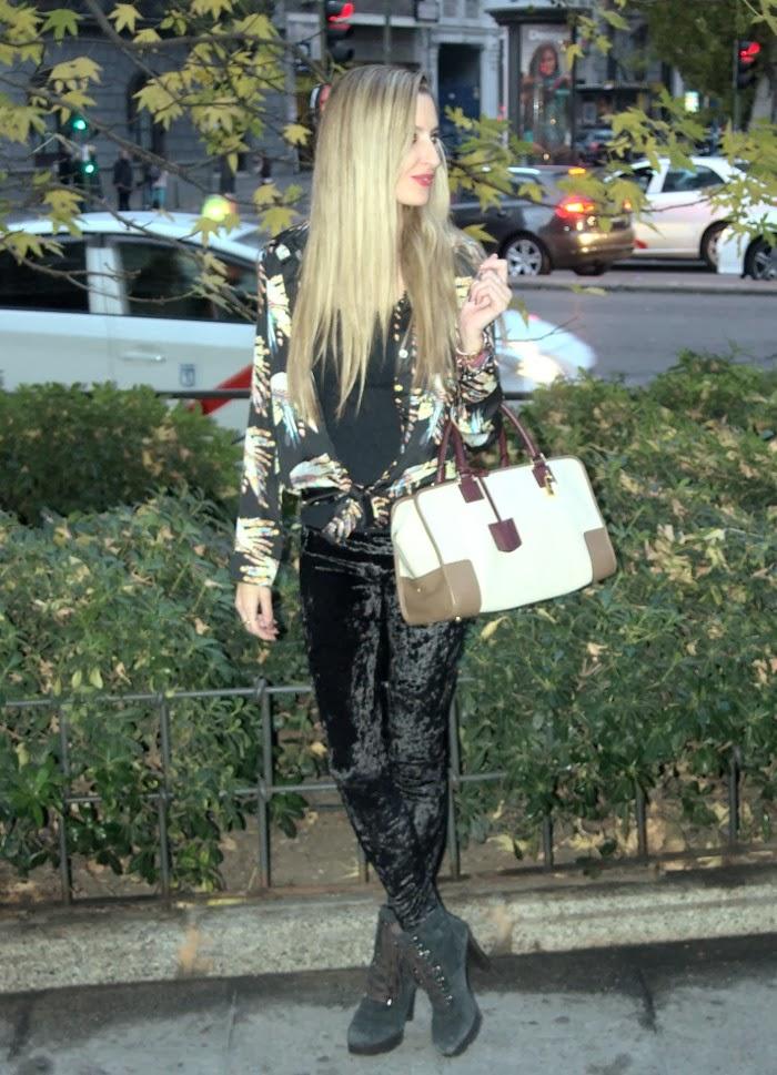 Velvet leggings and print shirt