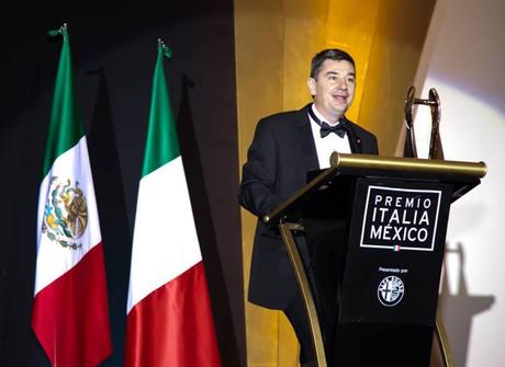 1479286_560715447331526_1892570928_n