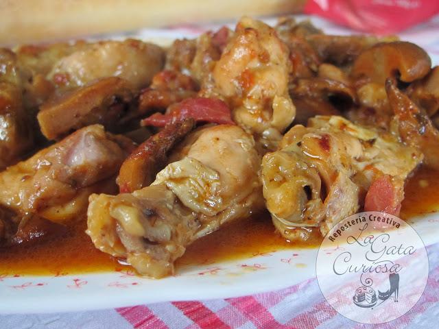 POLLO GUISADO CON NISCALOS