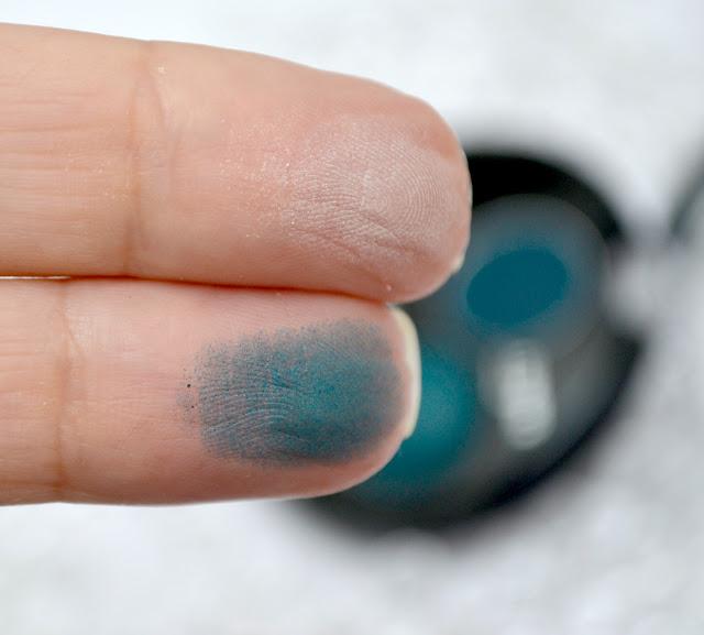 BOURJOIS_lanza_Intense_Smoky_01