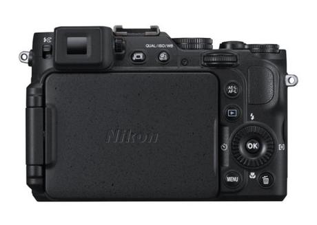 Nikon Coolpix P7800 trasera