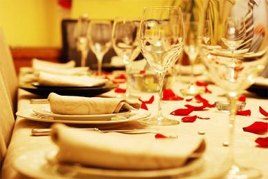 PREPARA TU MESA PARA UNA CENA CON AMIGOS