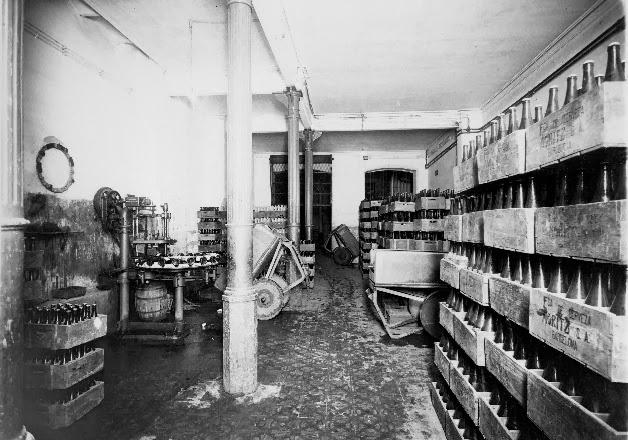 BARCELONA...FOTOS ANTIGUAS DE LA FÁBRICA DE CERVEZA BARCELONESA ...MORITZ...14-12-2013...