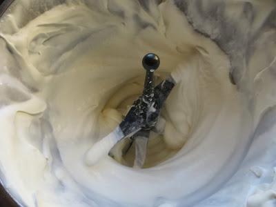 Tiramisú de mousse de turrón