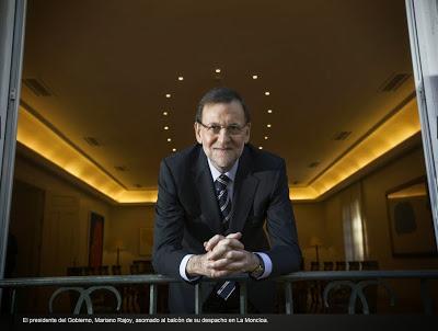 Mandela es enterrado en Qunu. Mandela es enterrado en Qunu.