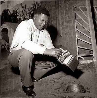 Mandela es enterrado en Qunu.