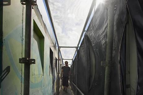 UN CAMPING VERTICAL, PARA PERSONAS SIN HOGAR, FRANCIA...15-12-2013...