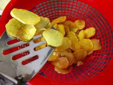Tortilla de patatas, cebolla y pimientos. (Y olé!)