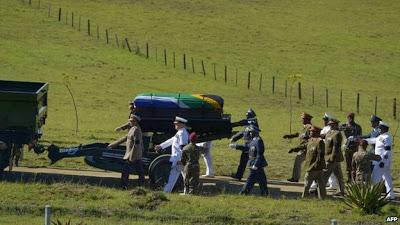Descansa Nelson Mandela en su aldea natal de Qunu [+ video y  fotos]