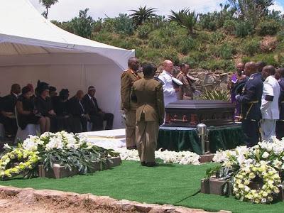 Descansa Nelson Mandela en su aldea natal de Qunu [+ video y  fotos]