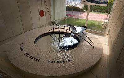 Fundación Miró renueva el convenio con Minas de Almadén para la fuente Calder