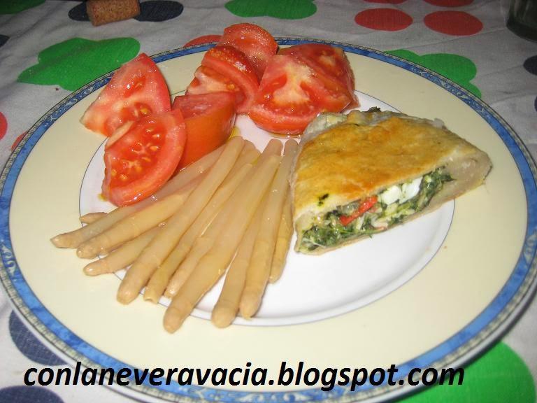 PASTEL DE ESPINACAS A LA CREMA  CON ATÚN ,SURIMI Y PIMIENTO ASADO