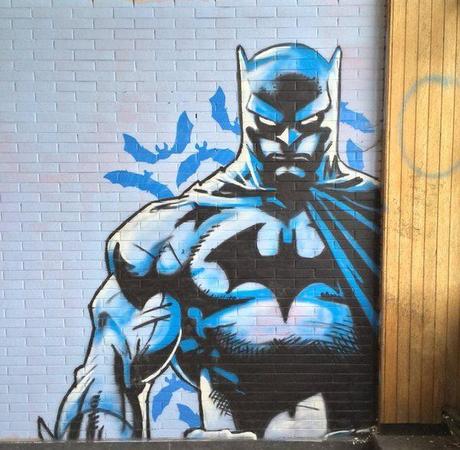 escuela-enfermeria-grafiti-batman-6