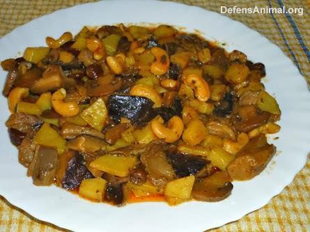 Setas variadas con patatas y anacardos Setas variadas con patatas y anacardos