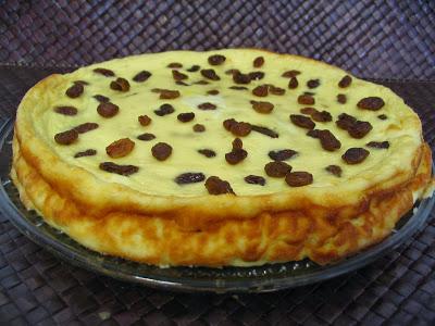 PASTEL DE REQUESÓN, PASAS Y… CHOCOLATE