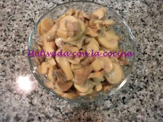 Arroz con champiñones y pescado.