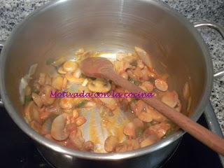 Arroz con champiñones y pescado.