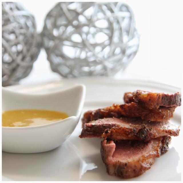 receta: magret de pato asado a la pimienta con mostaza de miel - recipe: roasted duck magret with black peper and honey mustard
