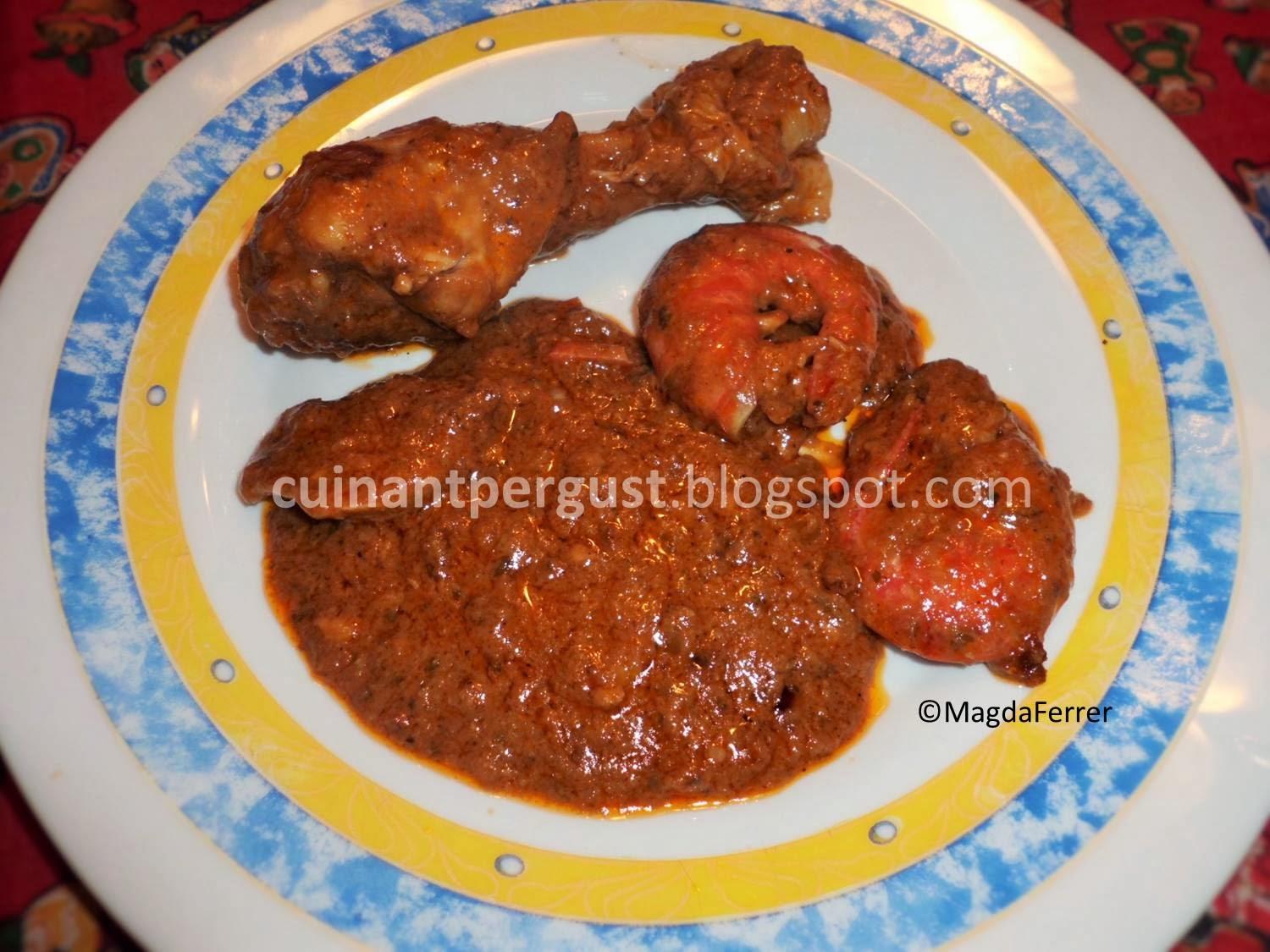 Pollo con gambas al chocolate