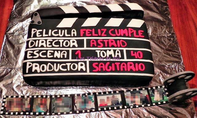 TARTA CLAQUETA DE CINE DE FONDANT CON CARRETE FOTOGRÁFICO DE FONDANT Y PASTA DE AZÚCAR Y BIZCOCHO RED VELVET