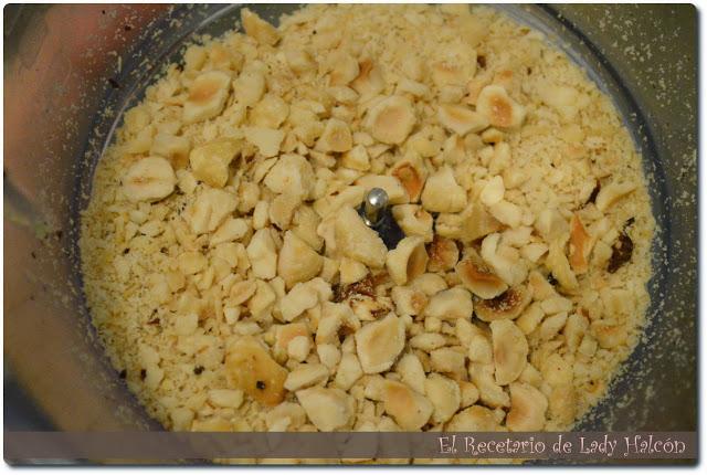 Cupcakes de avellanas con frosting de arándanos