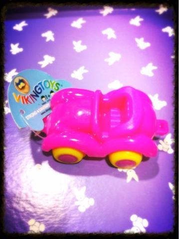 EL MUST DE LA TEMPORADA: GORRO CON POMPON A 3 PRECIOS EL MUST DE LA TEMPORADA: GORRO CON POMPON A 3 PRECIOS