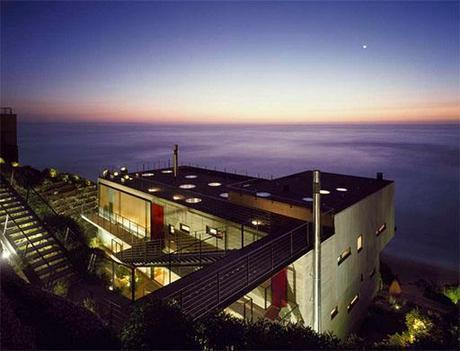 Casa Once Mujeres, by Mathias Klotz