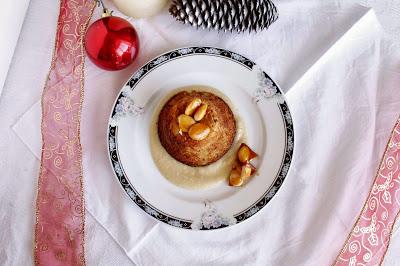 Receta de Bizcocho cremoso de turrón con almendras caramelizadas