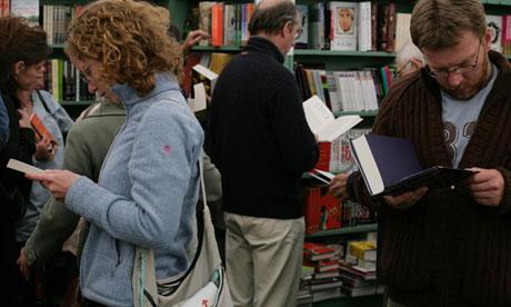 Bookshop-at-the-Hay-festi-010