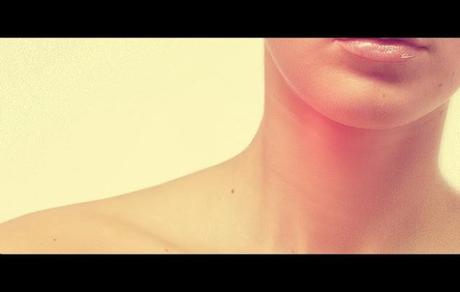 El escote también existe.