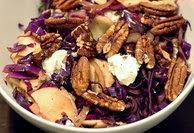 ENSALADA DE REPOLLO Y QUESO AZUL