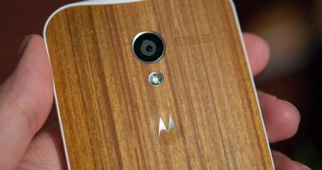 ¡Por fin! Motorola comienza a vender Moto X con panel trasero de madera